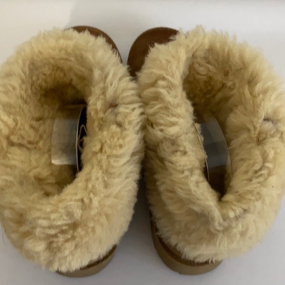 Ugg boots - Classic Cuff Short Boots - Sold - Picture 6 of 14